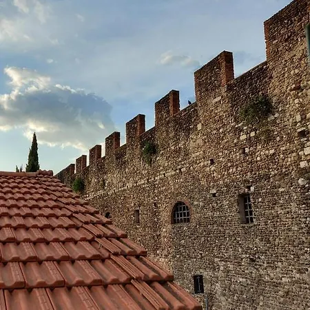 Castle דירה פראטו